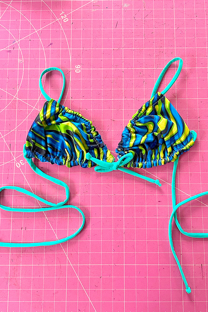 Reversible Ruched Bikini Top in PURA VIDA & NEMO print. UK 8